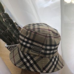 Burberry bucket hat